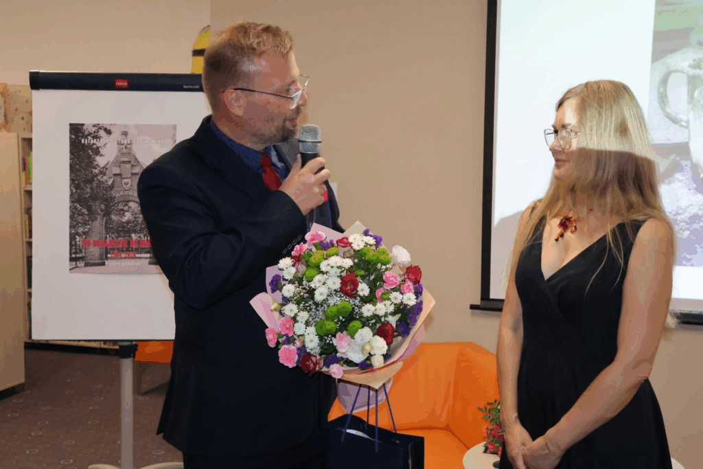 Prezes Fundacji Katarzyna Sztuba-Frąckowiak odbiera gratulacje od Pana Burmistrza Międzyrzecza Remigiusza Lorenza, Dyrektora Międzyrzeckiego Ośrodka Kultury Eweliny Izydorczyk-Lewy oraz Dyrektora Samodzielnego Publicznego Szpitala dla Nerwowo i Psychicznie Chorych w Międzyrzeczu-Obrzycach Ewy Lewickiej-Michalewskiej.