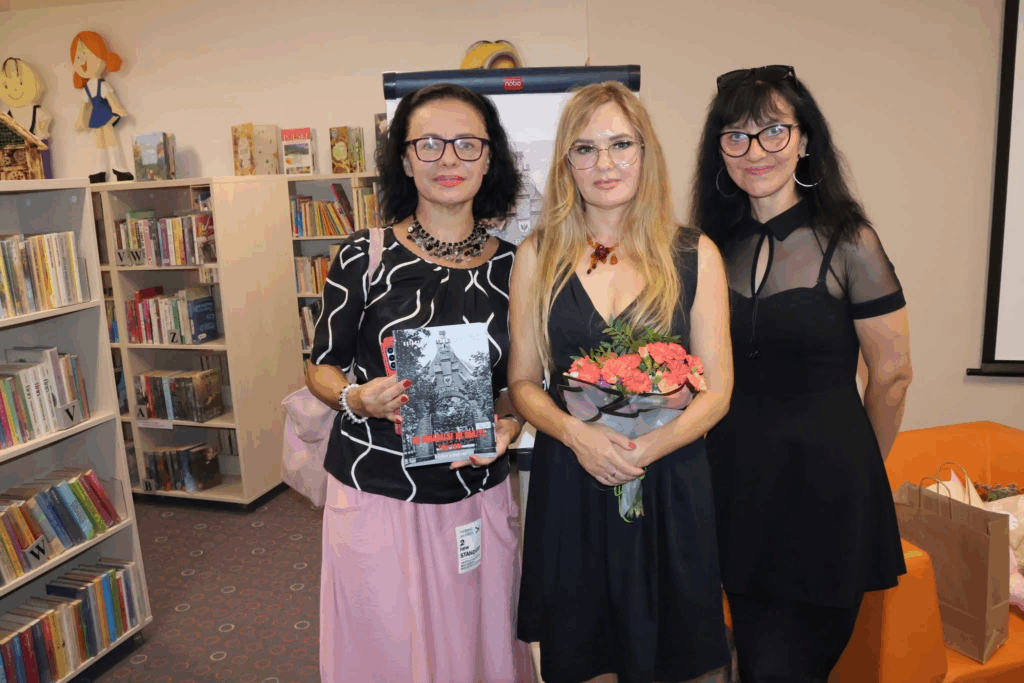 Prezes Fundacji Katarzyna Sztuba-Frąckowiak odbiera gratulacje od Pana Burmistrza Międzyrzecza Remigiusza Lorenza, Dyrektora Międzyrzeckiego Ośrodka Kultury Eweliny Izydorczyk-Lewy oraz Dyrektora Samodzielnego Publicznego Szpitala dla Nerwowo i Psychicznie Chorych w Międzyrzeczu-Obrzycach Ewy Lewickiej-Michalewskiej.