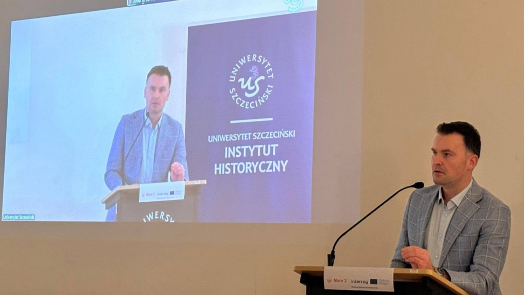 TEMAT OBRZYCKIEJ IZBY PAMIĘCI NA MIĘDZYNARODOWEJ KONFERENCJI