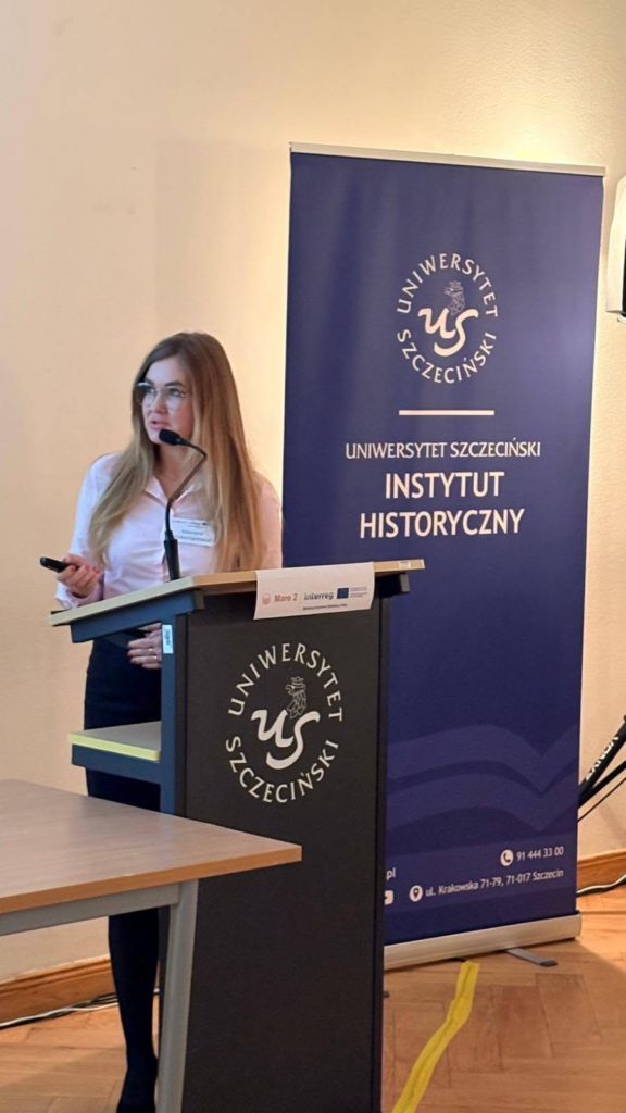 TEMAT OBRZYCKIEJ IZBY PAMIĘCI NA MIĘDZYNARODOWEJ KONFERENCJI