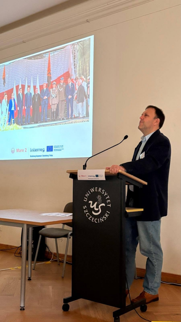 TEMAT OBRZYCKIEJ IZBY PAMIĘCI NA MIĘDZYNARODOWEJ KONFERENCJI