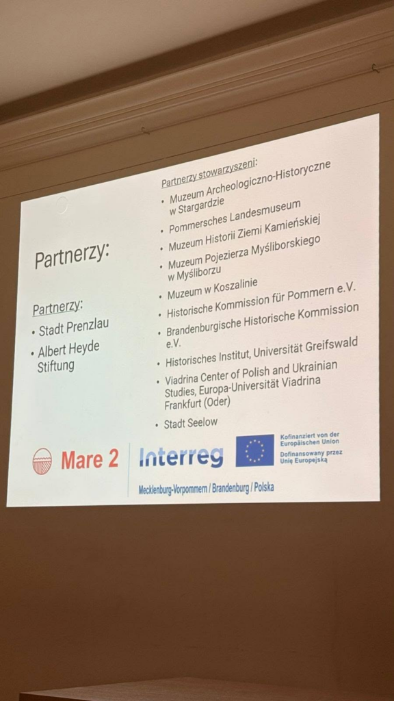 TEMAT OBRZYCKIEJ IZBY PAMIĘCI NA MIĘDZYNARODOWEJ KONFERENCJI
