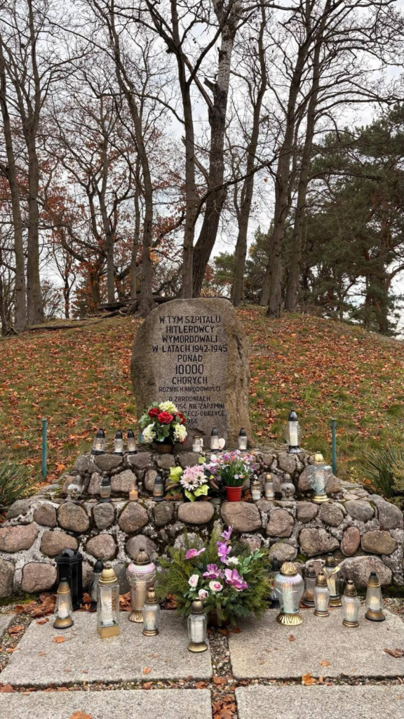 W CICHEJ PAMIĘCI…1 LISTOPADA W OBRZYCACH.